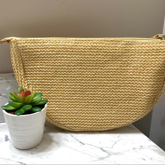 Pom Pom + Straw Wristlet Clutch SUMMER SPRING NWT - Picture 4 of 5